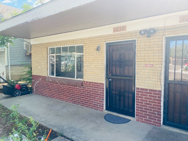 Foto del edificio - 1232 Benton St