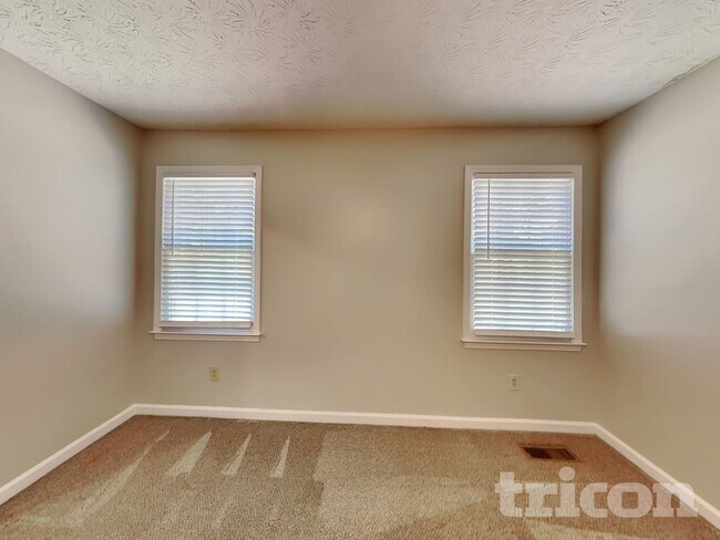 Building Photo - 645 Dillon Dr
