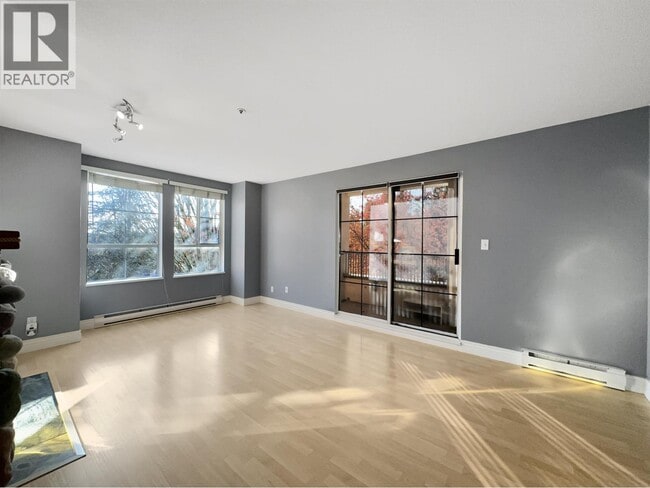 Building Photo - 295 Schoolhouse St