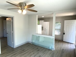 Building Photo - 313 S 3rd St