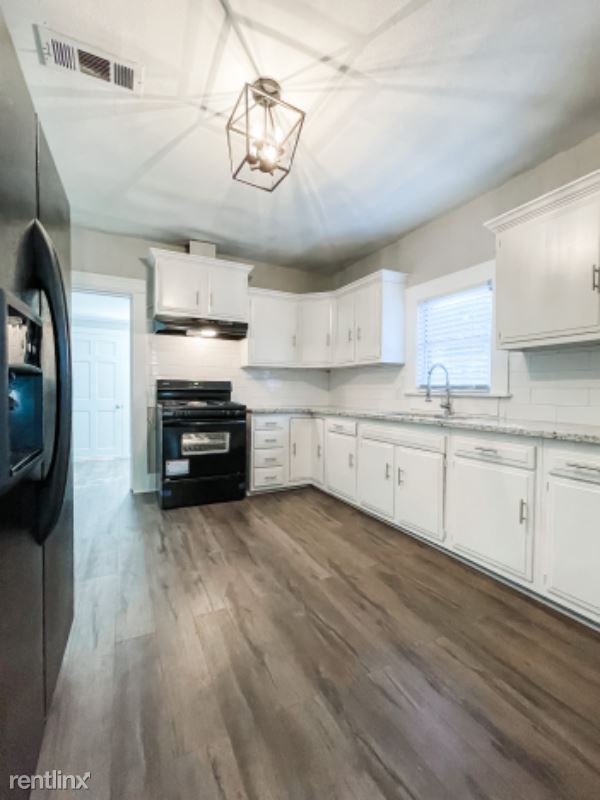Building Photo - 3 br, 1.5 bath House - 323 N 6th St
