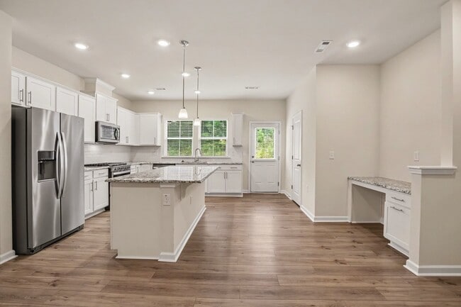 Building Photo - 909 Falls Grove Trl