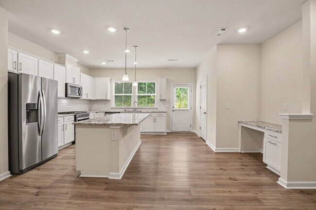 Foto del edificio - 909 Falls Grove Trl