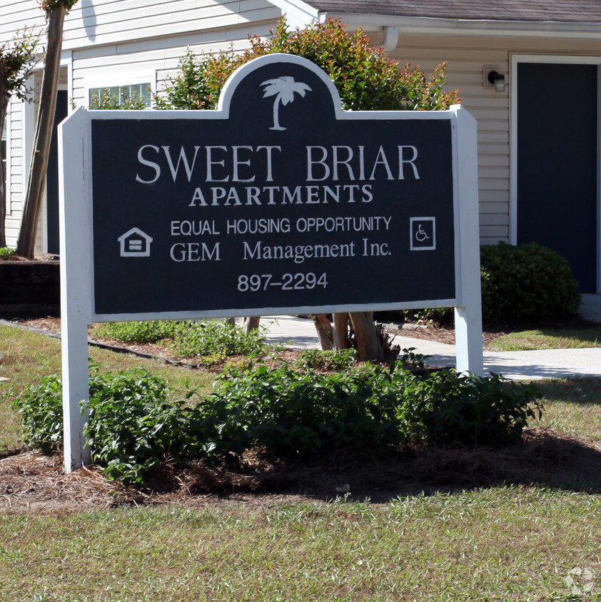 Building Photo - Sweetbriar Apartments