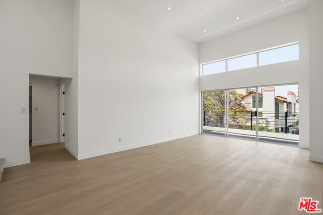 Foto del edificio - 10630 Wilkins Ave