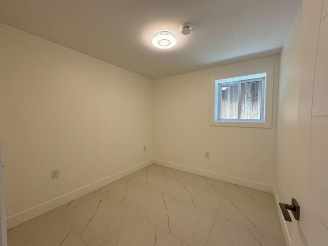 Building Photo - 1915 E 37th Ave