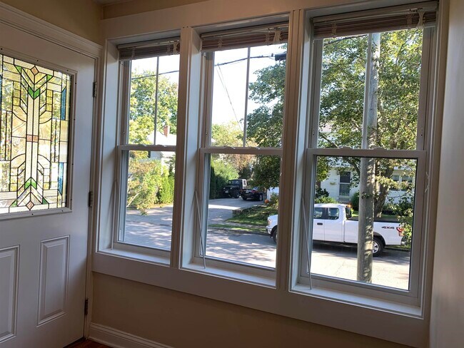 Building Photo - 32 Madison St