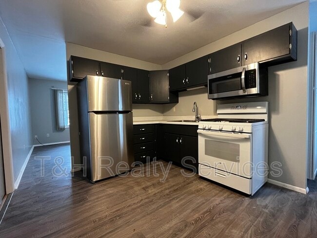 Building Photo - 2211 Raintree Pl