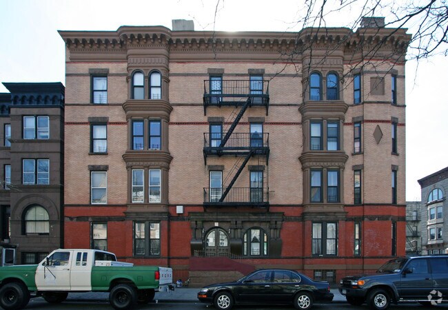 Building Photo - 570 Jefferson Ave