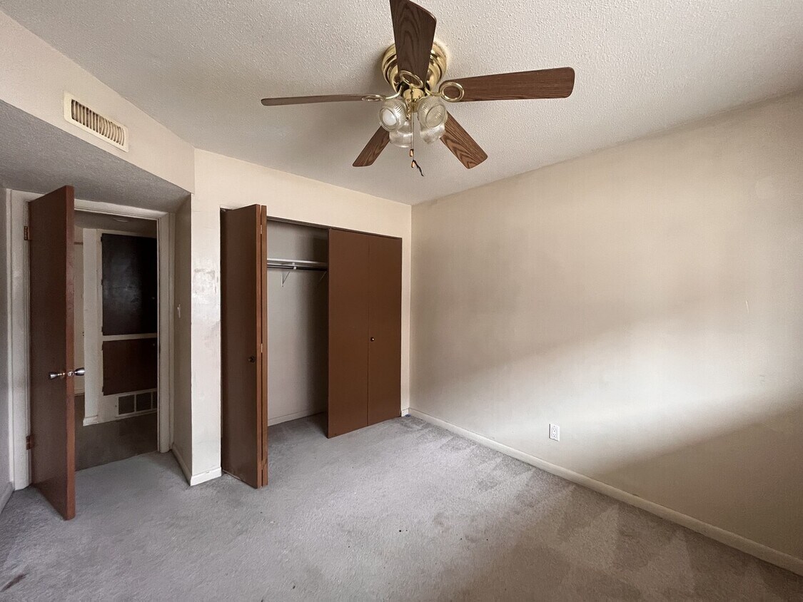 320 E 1st Ave Unit 33, Hutchinson, KS 67501 Condo for Rent in