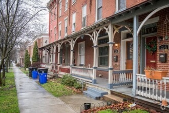 Building Photo - 236 Muench St