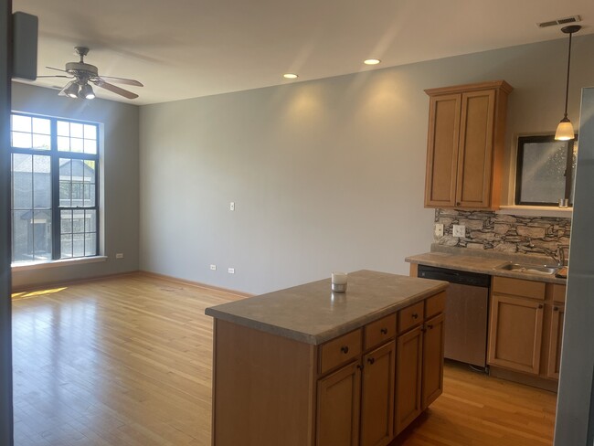 Building Photo - 4820 S Champlain Ave