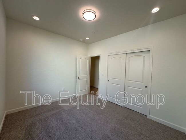 Foto del edificio - 2444 N Hilton St