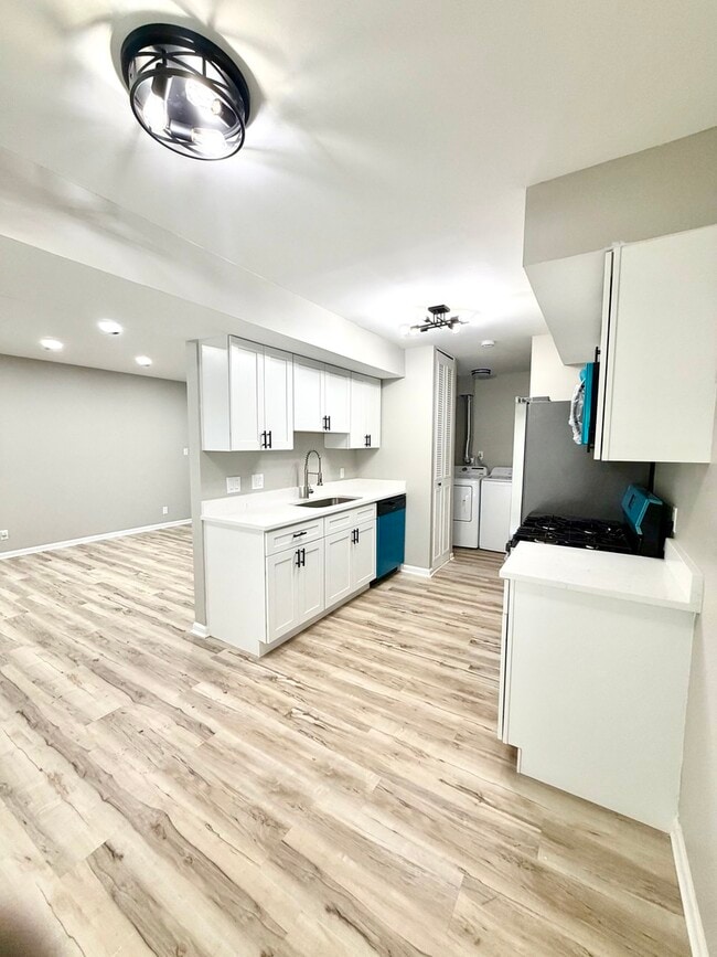 Building Photo - 2338 Carnation Dr