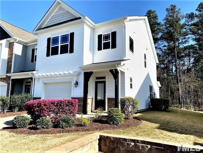 Foto del edificio - End Unit 3 Bedroom Townhome Morrisville RD...