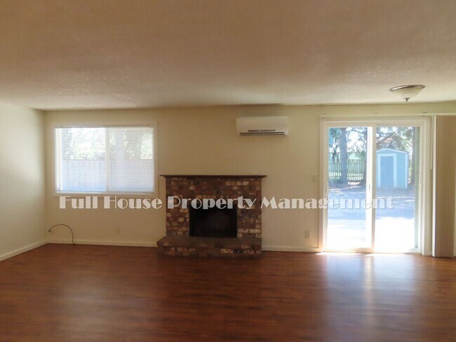 Foto del edificio - 3 br, 1.5 bath House - 2257 6th St.