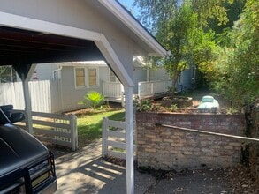 Building Photo - 182 E Live Oak Dr