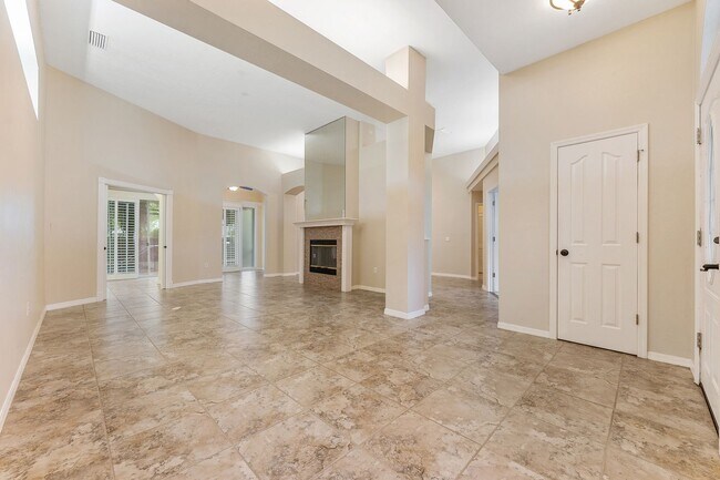 Foto del edificio - Large 4/3 Pool Home in Beautiful Broadmoor