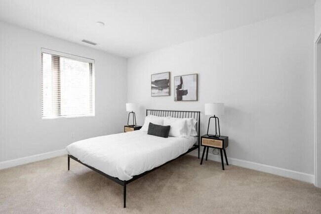 Building Photo - 5858 N College Ave