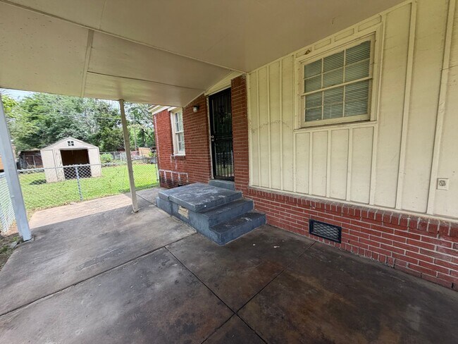 Building Photo - 344 E Shelby Dr