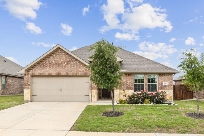 Building Photo - 4018 Woodford Dr