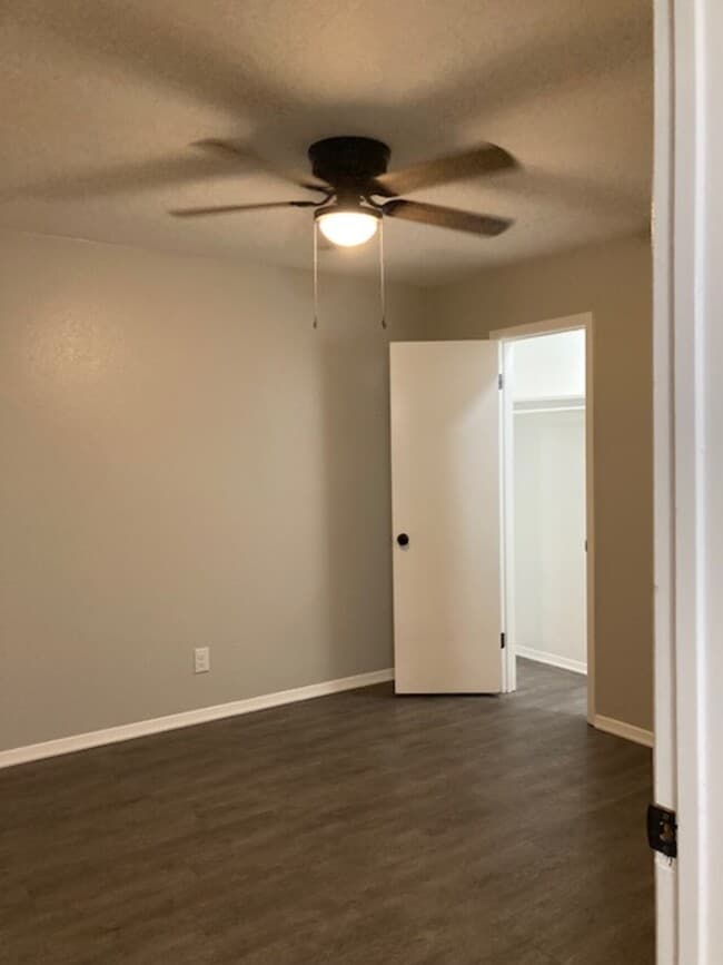 Building Photo - JR APARTMENTS