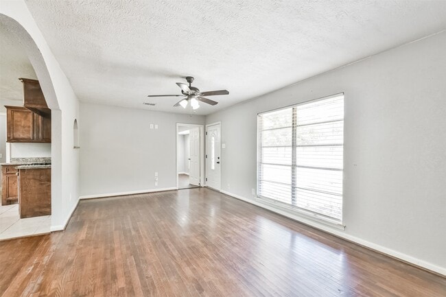 Building Photo - 7106 Pinetex Dr