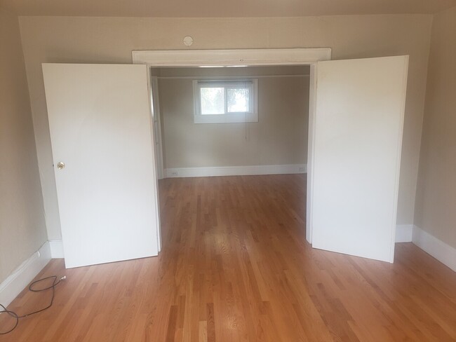 Building Photo - Great Studio Near Downtown Oakland