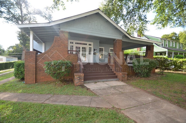 Building Photo - 2317 Clarendon Ave