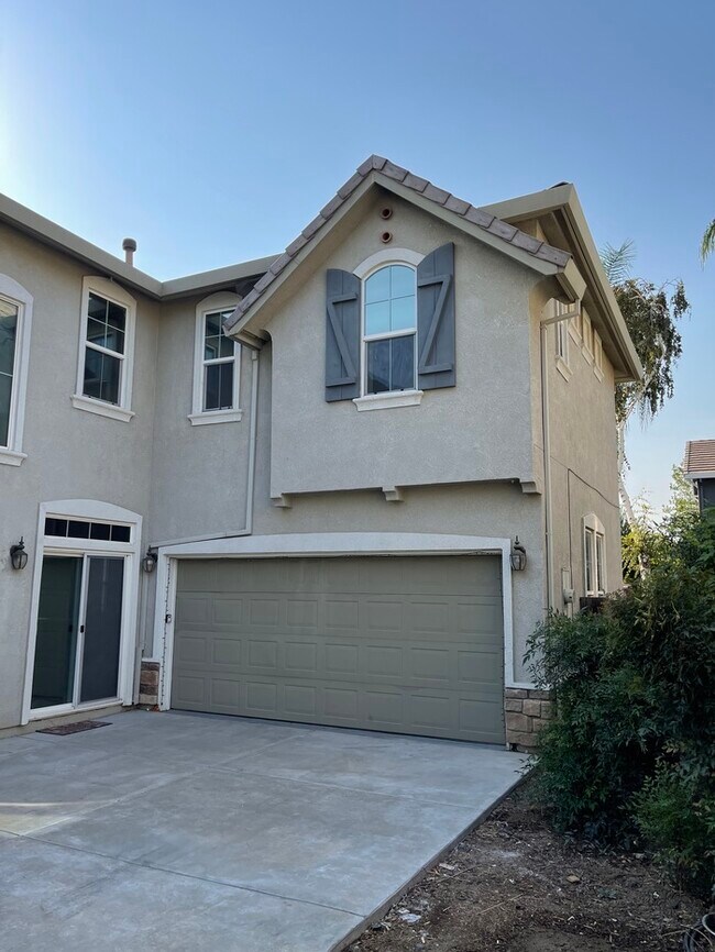 Foto del edificio - Tracy Beautiful 4 Bedroom Home Great Location