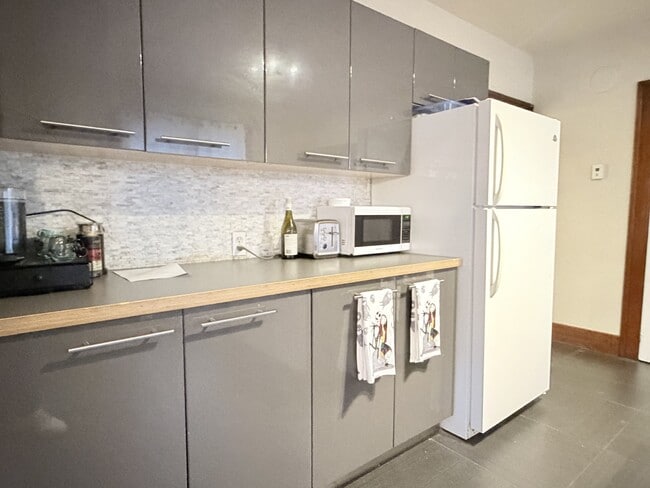 Photo du bâtiment - 693 Partington Ave