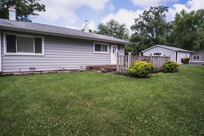 Building Photo - 4320 Bayview Dr