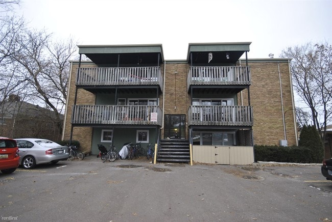 Building Photo - 1 br, 1 bath Apartment - 723 W Madison St