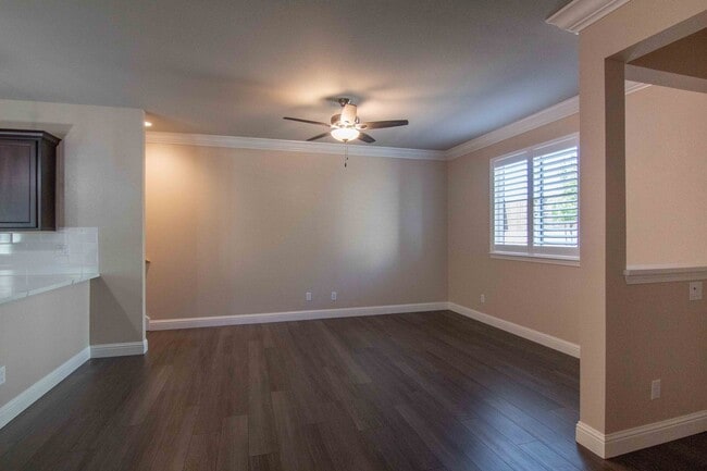 Building Photo - 2127 Square feet! 4 Bed, 2.5 Bath in Villa...
