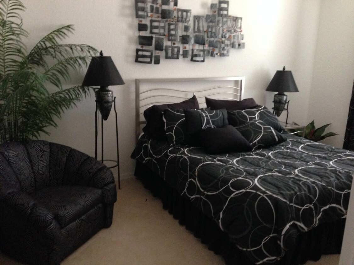 Foto del edificio - 1011 Fairwaycove Ln