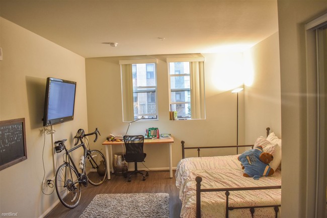 Foto del edificio - 2 br, 2 bath Apartment - Broadway Palace