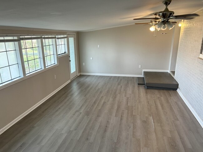 Foto del edificio - 1707 Buena Vista Cir SE