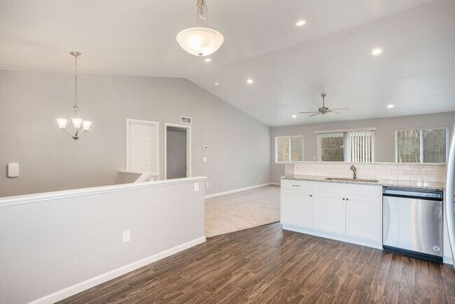 Building Photo - 321 Jacata Dr