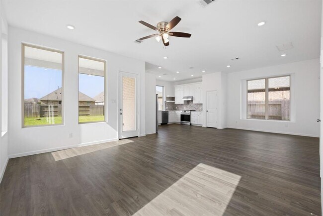 Foto del edificio - 4914 Chester Lk Ln