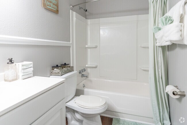 2 habitaciones, 1,5 baños - 1075 pies cuadrados amueblado - Colonial Townhouses- Students save up to 10%!