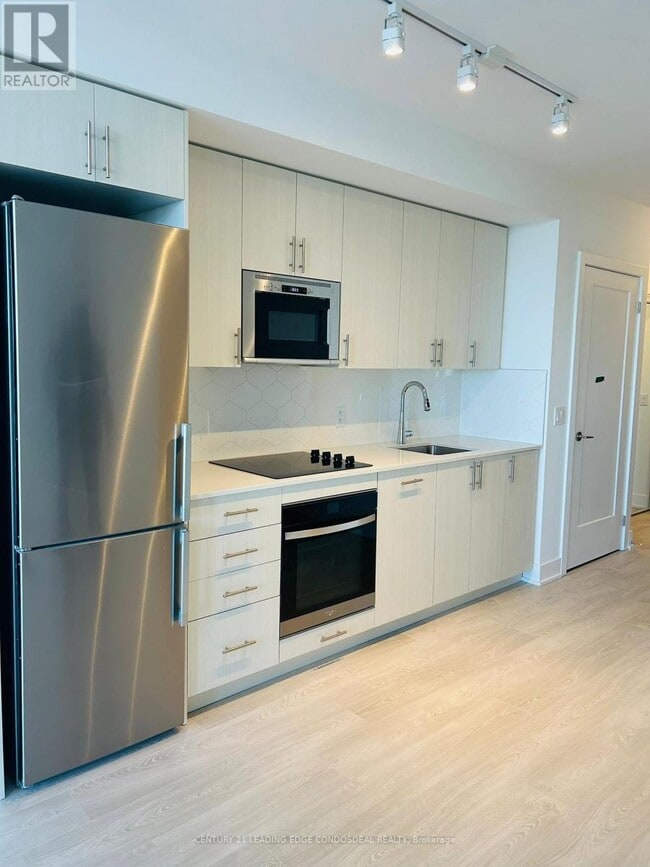 Photo du bâtiment - 2545-2545 Simcoe St N