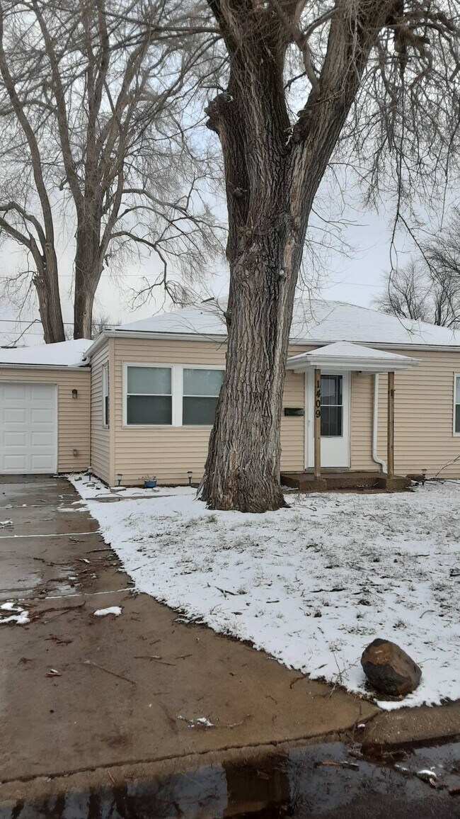 Building Photo - 1409 Loretta St