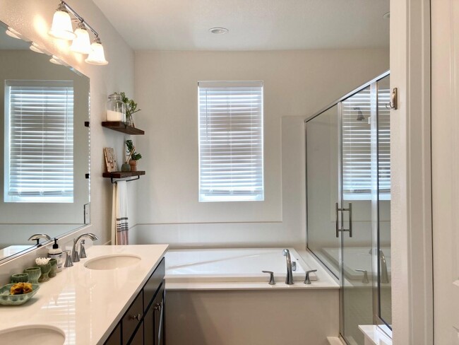 Foto del edificio - 1323 Bloom Ln