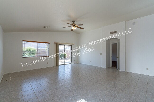 Building Photo - 2439 W Rousseau St