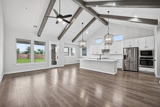 Building Photo - 2600 Golden Palms Ln
