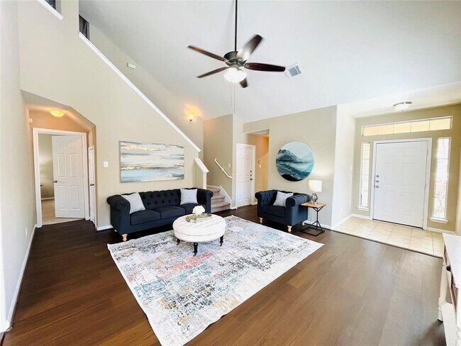 Building Photo - 6330 Applewood Forest Dr