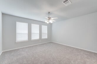 Building Photo - 1225 Red Hills Dr