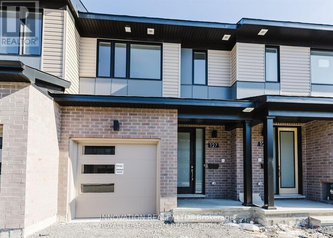 Building Photo - 127 Succession Ct