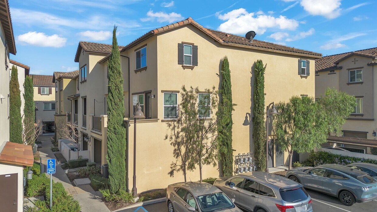 Photo - 1520 W 1st St (Santa Ana, CA)