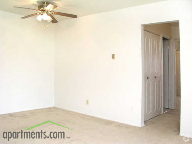 Dining Room - Clifton Square Apartments